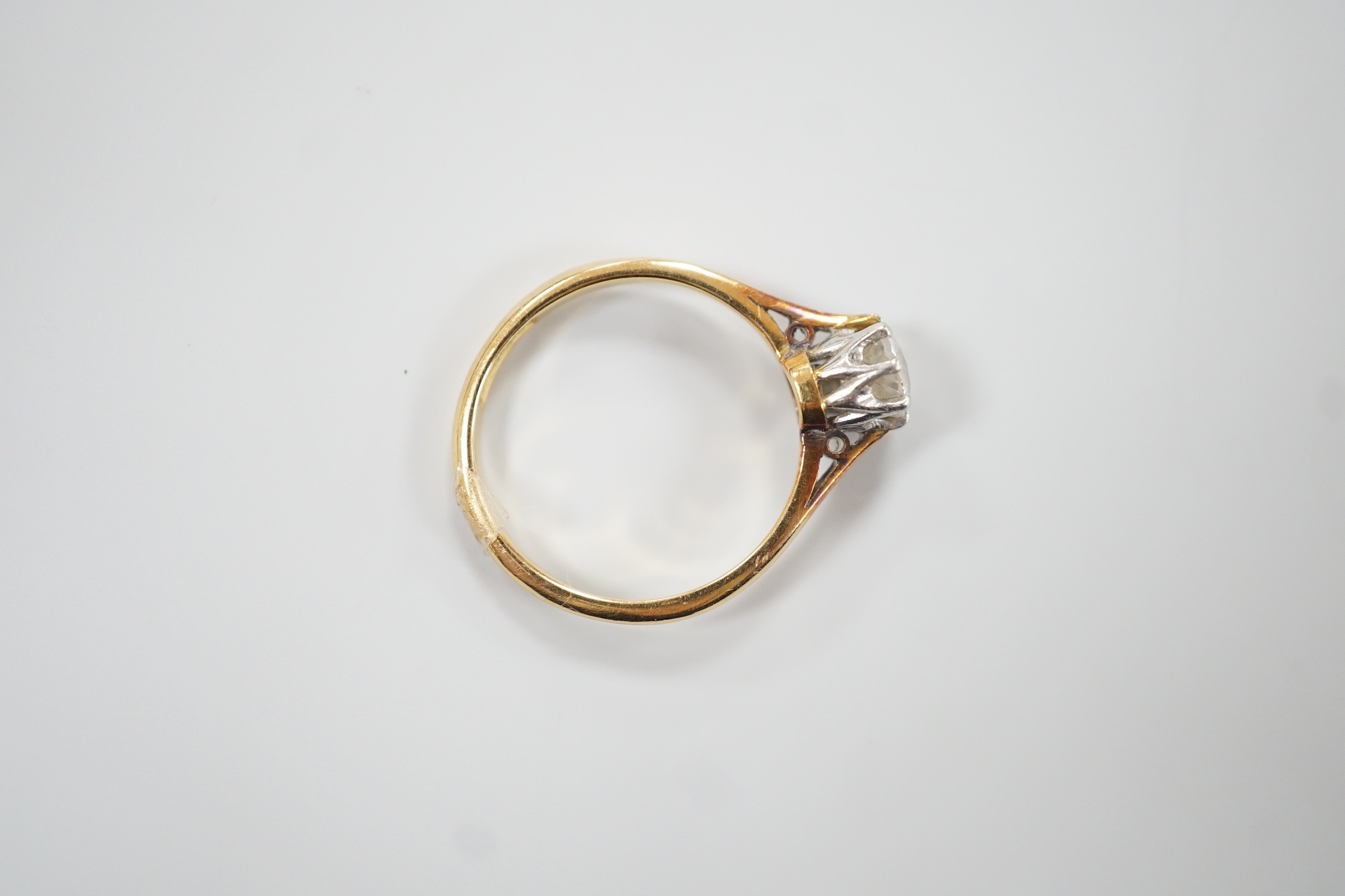 An 18ct, plat and solitaire diamond set ring, size J/K, gross weight 2.2 grams